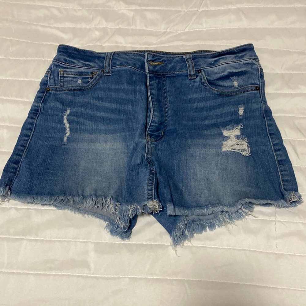 Wax Jean Wash & Distressed Blue Denim Shorts Size: Large